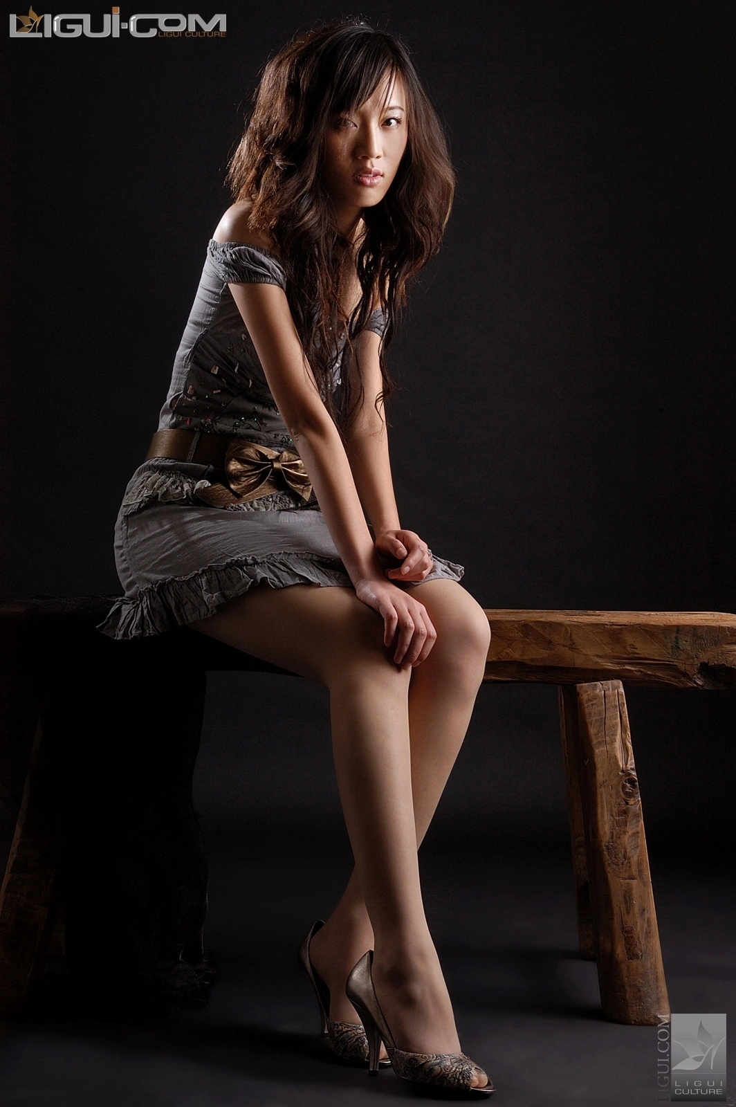 2008.08.24 王昕 伊人独坐美眸迷离 2